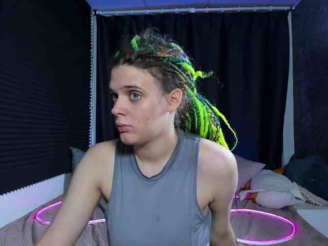 KIKIKrash webcam