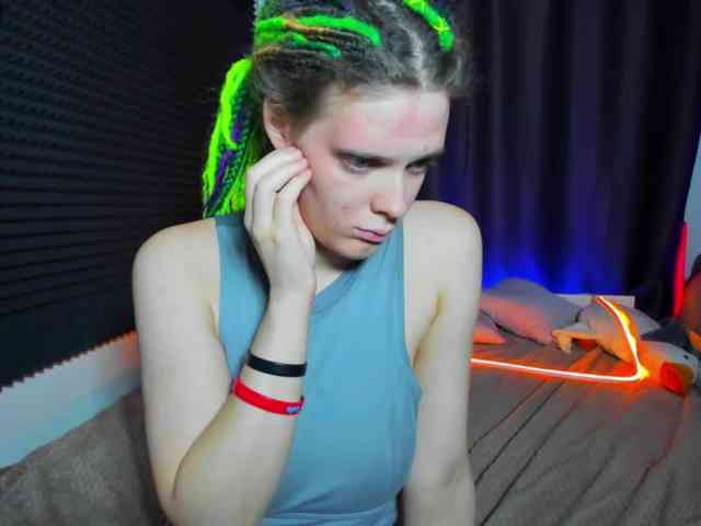 KIKIKrash webcam