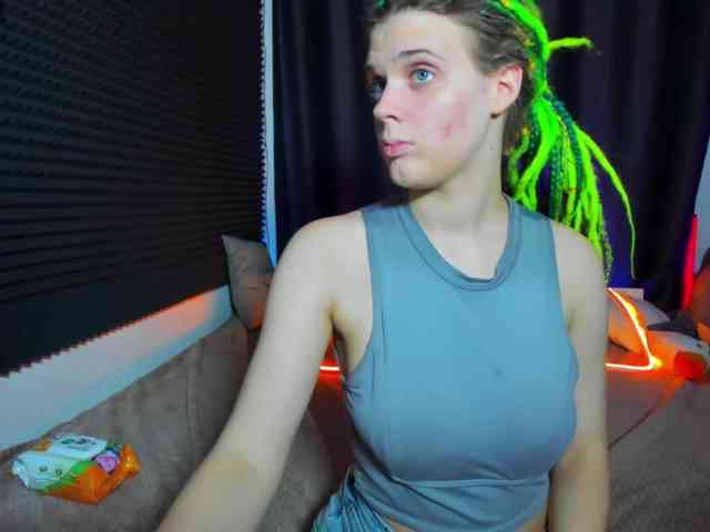 KIKIKrash webcam