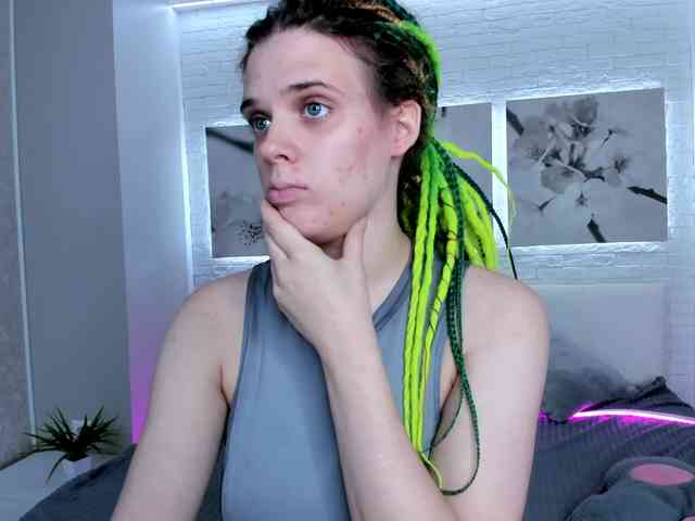 KIKIKrash webcam