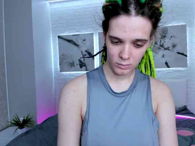 KIKIKrash webcam