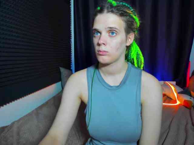 KIKIKrash webcam