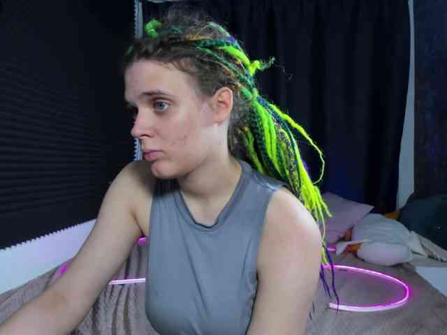 KIKIKrash webcam