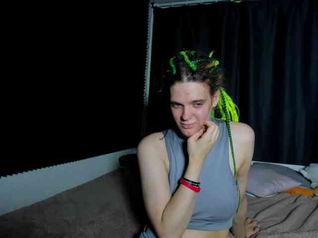 KIKIKrash webcam
