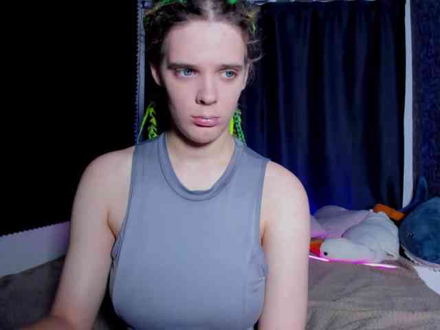 KIKIKrash webcam