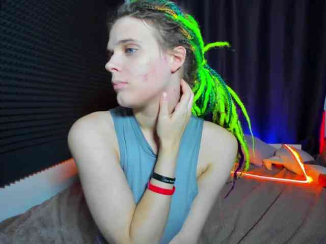 KIKIKrash webcam
