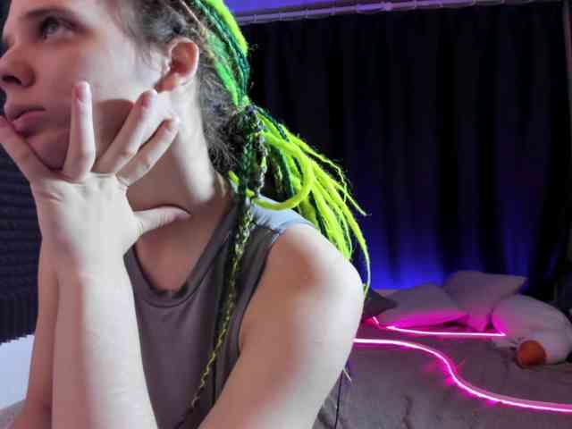 KIKIKrash webcam