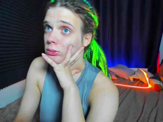 KIKIKrash webcam