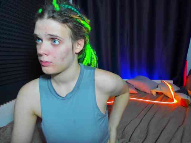 KIKIKrash webcam