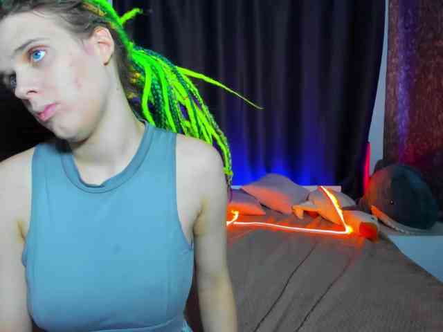 KIKIKrash webcam