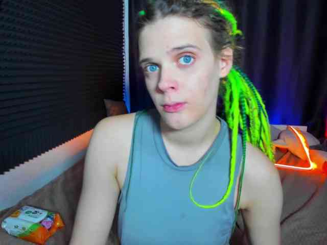 KIKIKrash webcam