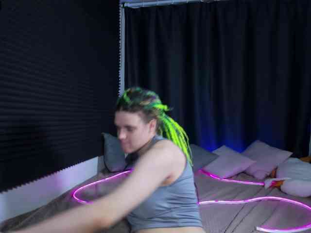 KIKIKrash webcam