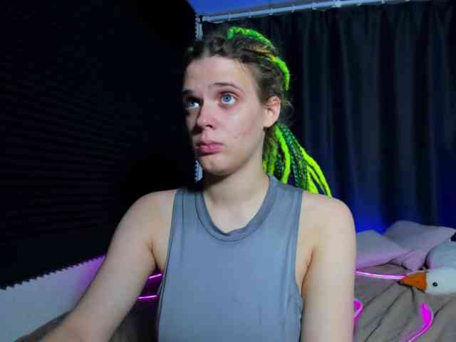 KIKIKrash webcam