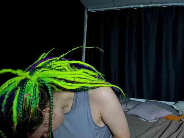 KIKIKrash webcam