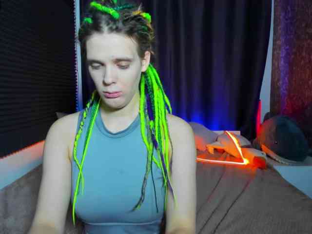 KIKIKrash webcam