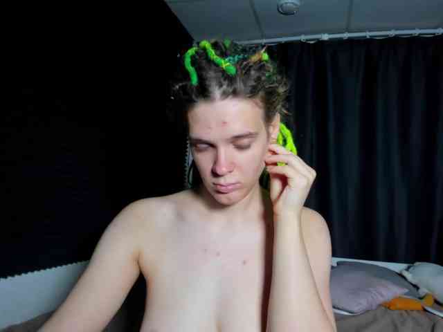 KIKIKrash webcam
