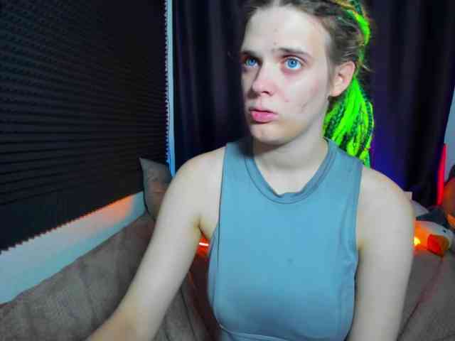 KIKIKrash webcam
