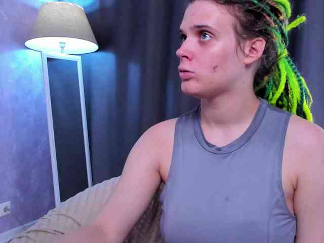 KIKIKrash webcam