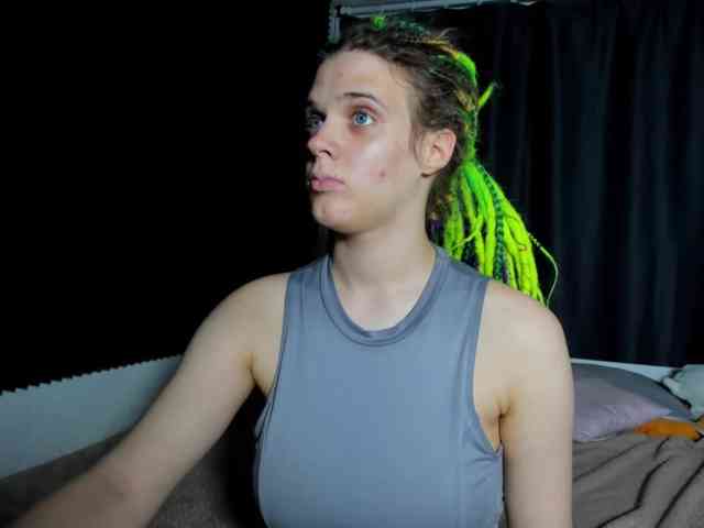KIKIKrash webcam