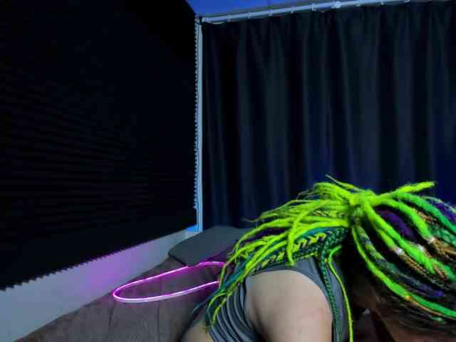 KIKIKrash webcam