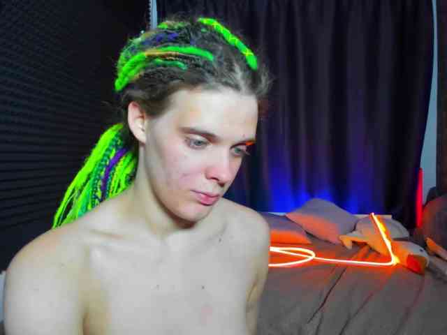KIKIKrash webcam