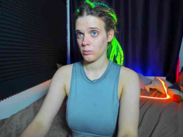KIKIKrash webcam