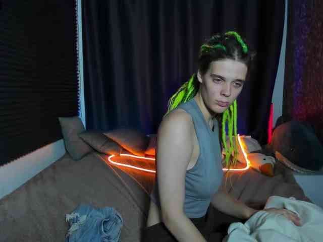 KIKIKrash webcam
