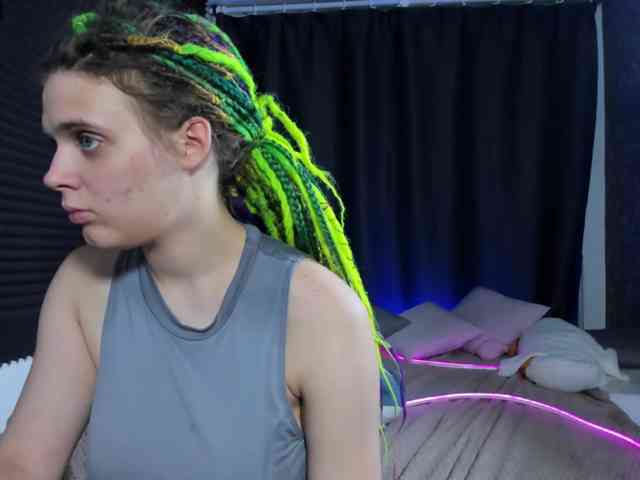 KIKIKrash webcam