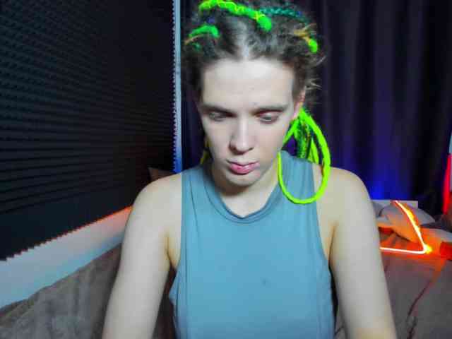 KIKIKrash webcam