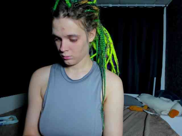 KIKIKrash webcam