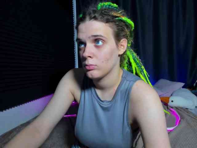 KIKIKrash webcam