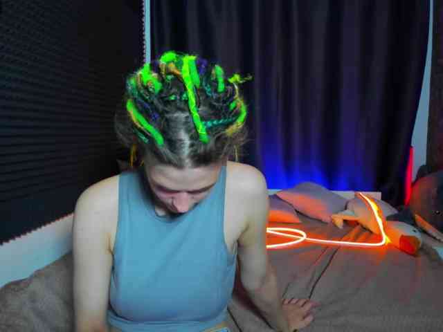 KIKIKrash webcam