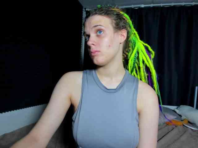 KIKIKrash webcam