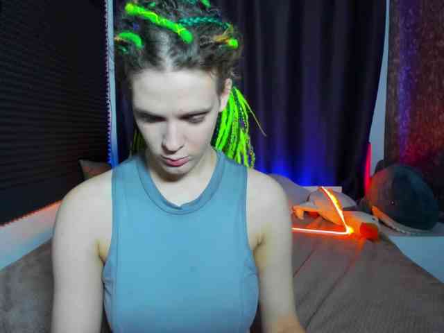 KIKIKrash webcam