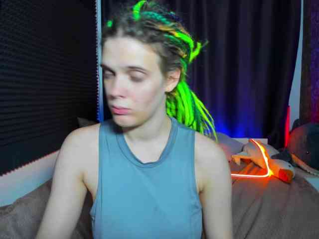 KIKIKrash webcam