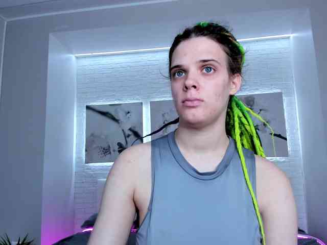 KIKIKrash webcam