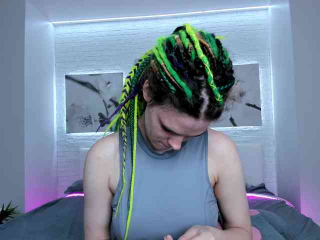 KIKIKrash webcam