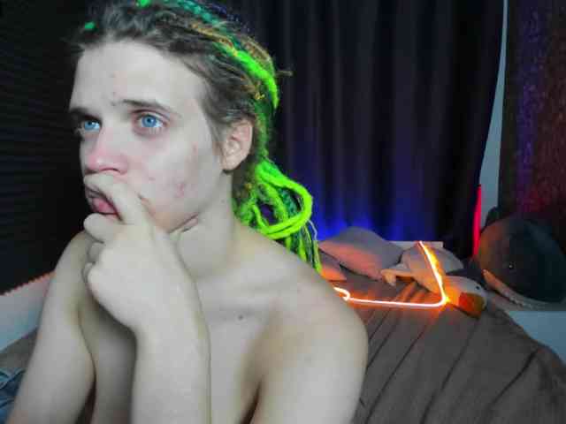 KIKIKrash webcam