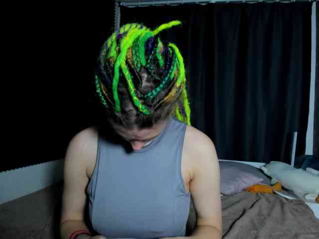 KIKIKrash webcam