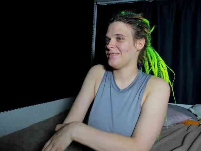 KIKIKrash webcam