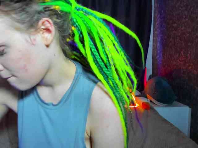 KIKIKrash webcam