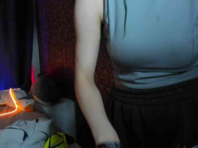 KIKIKrash webcam