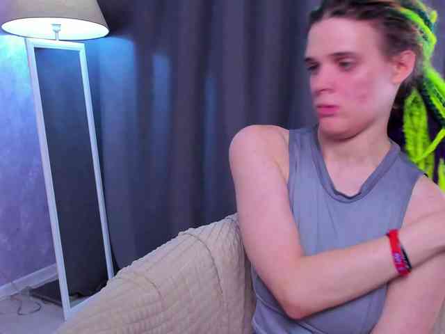 KIKIKrash webcam