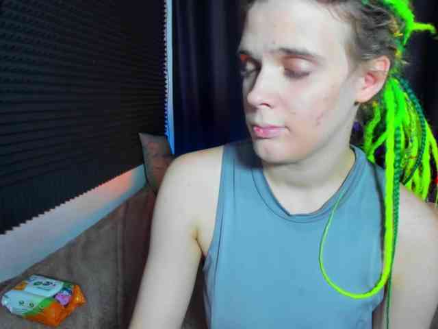 KIKIKrash webcam