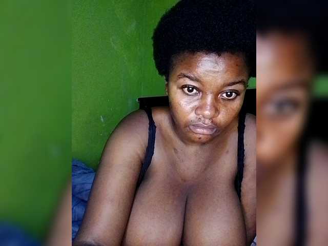 bigtitsqueen33's BongaCams show and profile