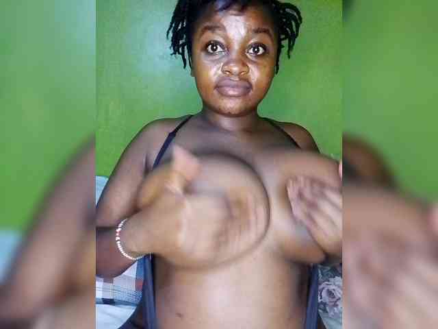 bigtitsqueen33 bigtitsqueen33