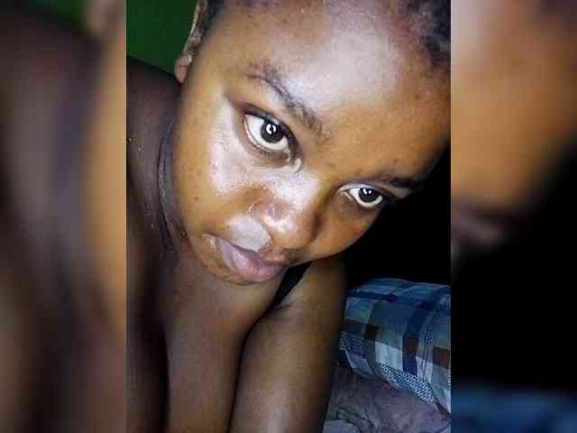 bigtitsqueen33 webcam