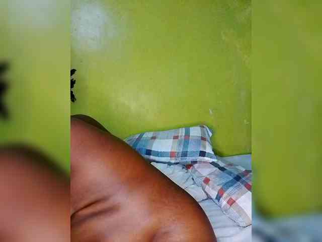 bigtitsqueen33 webcam