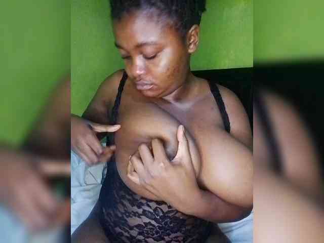 bigtitsqueen33 bigtitsqueen33