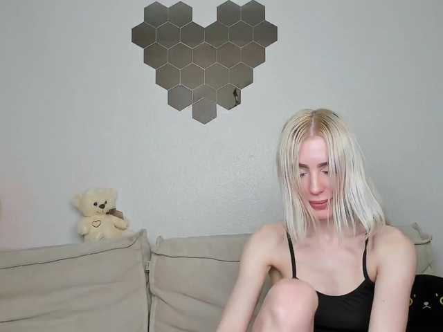 le modèle daeneryy est en webcam porno dans un show sur le site bongacams, il possède les tags suivants: White/Caucasian,Blonde,Shaved